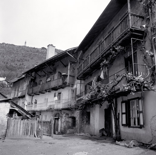 Puy-Saint-Pierre. Le Pinet. Fermes. Façades antérieures sud. ; Le Pinet. Parcelles 223 à 227. Façades antérieures sud.