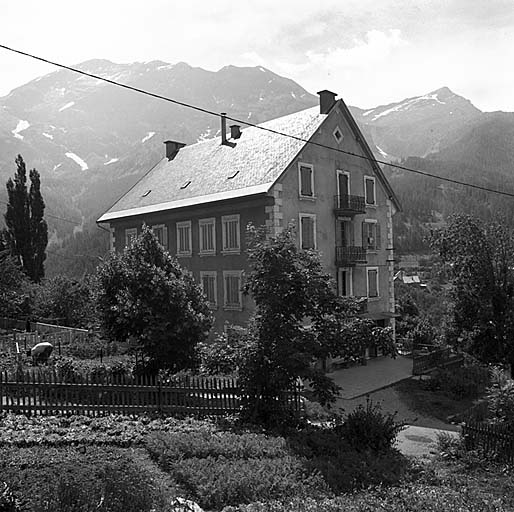 Hôtel de tourisme du début du siècle.