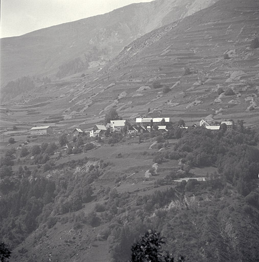 Les Marches. Vue d'ensemble prise des Audiberts.