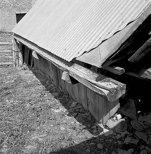 Gouttière en bois.