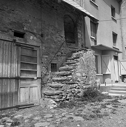 L'escalier d'accès à la grange.