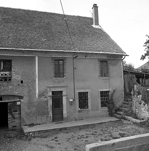Façade. Partie rajoutée au XIXe siècle. Noter les ouvertures.