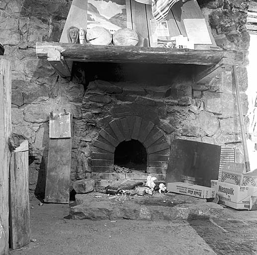 La cuisine. Four à pain construit sous la cheminée. Deuxième moitié du XIXe siècle, restauré.