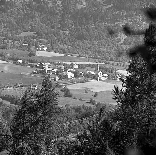 Vue de situation prise du sud.