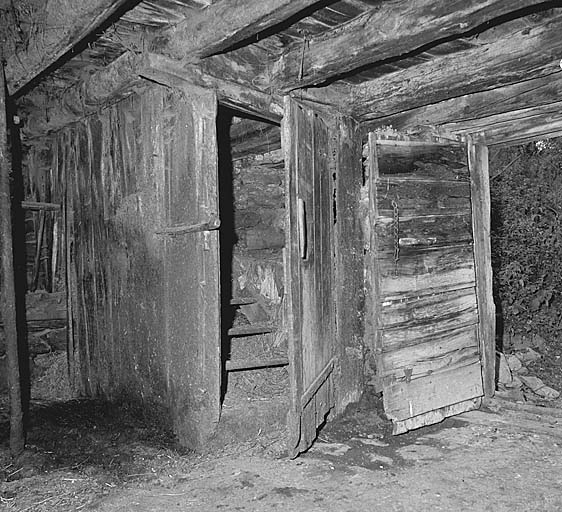 Le pasturier, escalier intérieur allant de l'écurie à la grange.