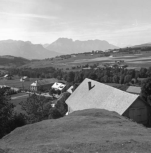 Vue prise du château d'Ancelle.