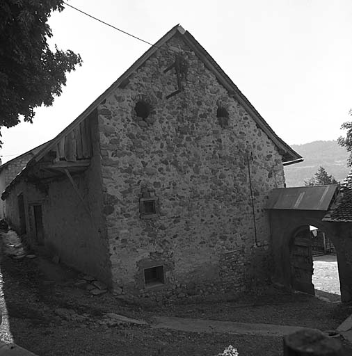 Le pignon ouest du bâtiment principal.