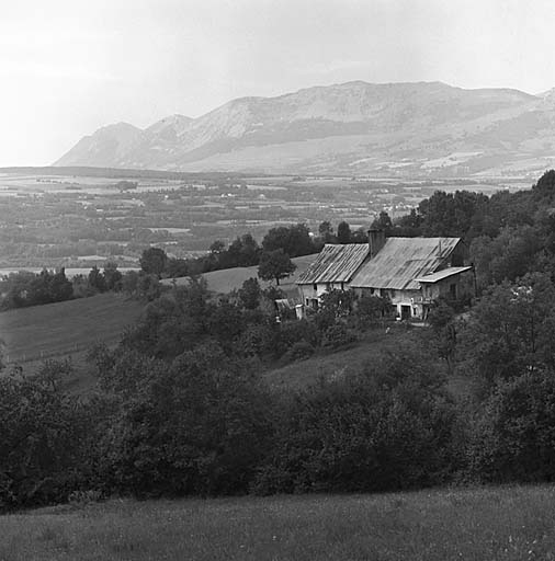 Petit hameau constitué de deux fermes.