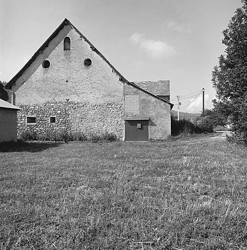 Parcelle 720. Ferme. Pignon est.