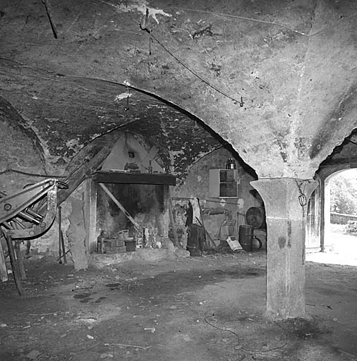 Parcelle 414. L'écurie. Noter la cheminée, seul exemple rencontré dans le Champsaur.