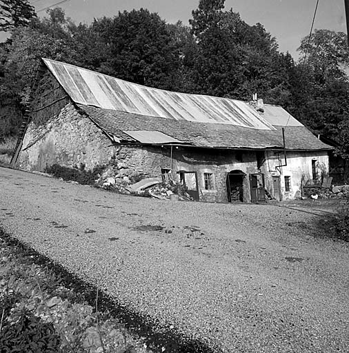 Parcelle 250. Façade sud. Noter le pignon en branchages.