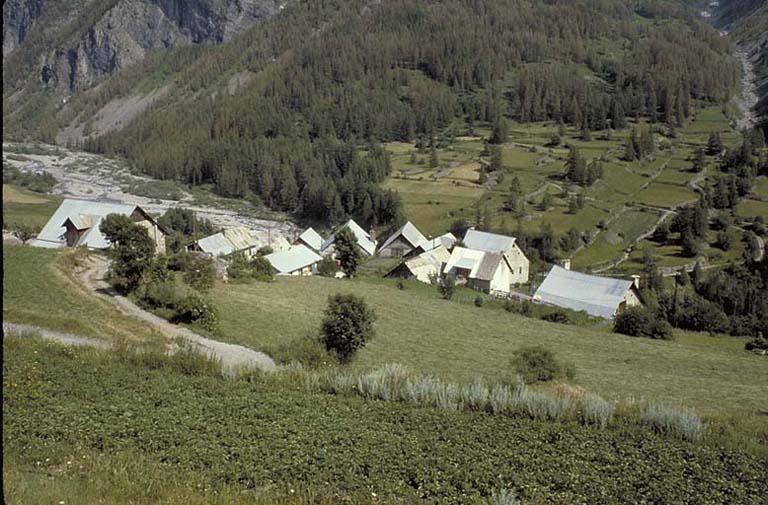 Les Fourès. Vue d'ensemble prise de Montcheny.
