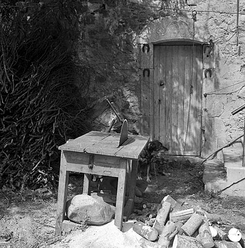 Parcelle 701. La porte du logis datée de 1782.