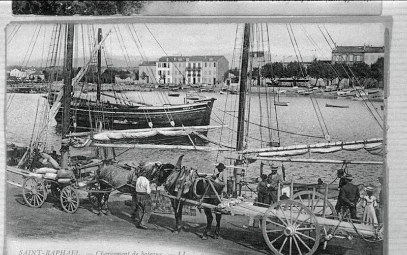 Saint-Raphaël. Chargement de bateaux.