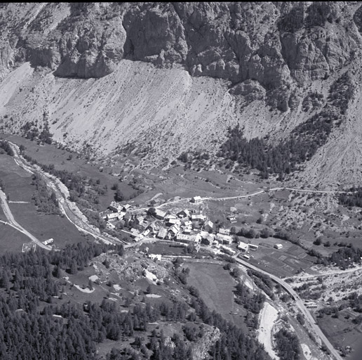 Vue aérienne prise du sud.