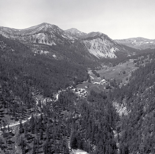 Vue aérienne prise du sud-ouest.