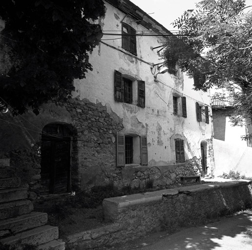 Façade antérieure sud. Vue d'ensemble.