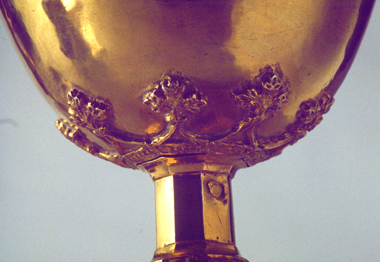 Dessous de la coupe.