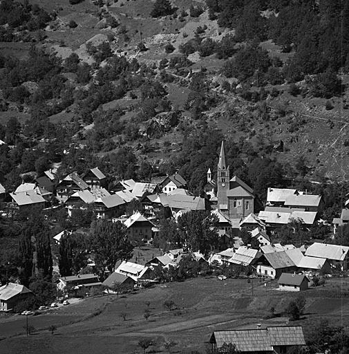 Partie nord-est du village. Vue prise de la Casse.