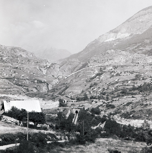 Ecart de Cousu. Vue prise des Collets vers le nord.