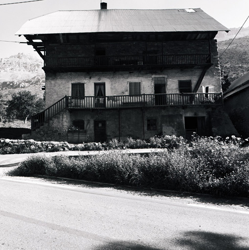 Le Poët. Façade sud.