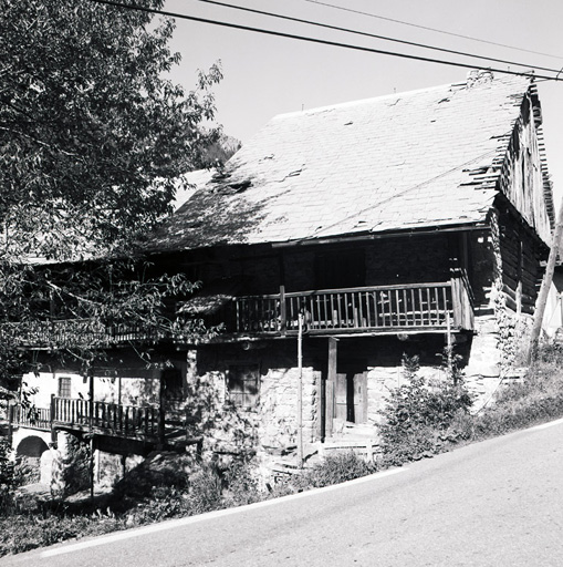 Le Poët. Façade sud.
