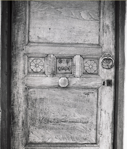Le Fangeas. Menuiserie de la porte d'entrée. Inscription : G J 1900.