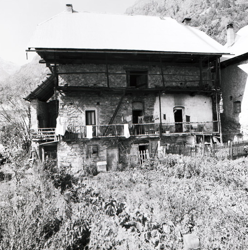 Les Claux. Façade sud.