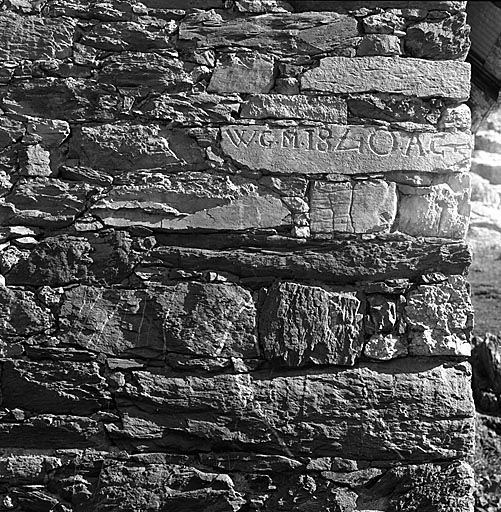 Inscription sur le chaînage d'angle sud-ouest : W. G. M. 1840 A. C.