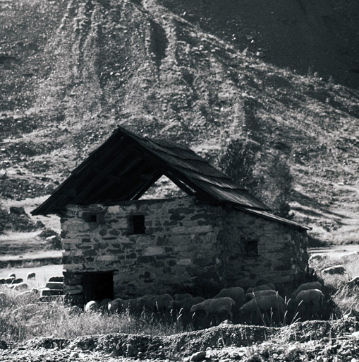 Chambran. Chalet. Pignon est.