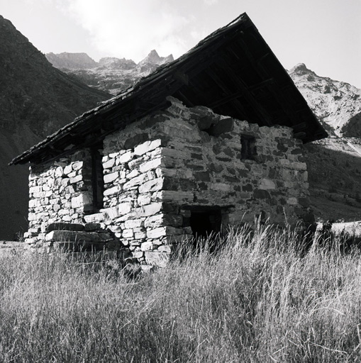 Chambran. Ferme. Vue de volume prise du sud-est.