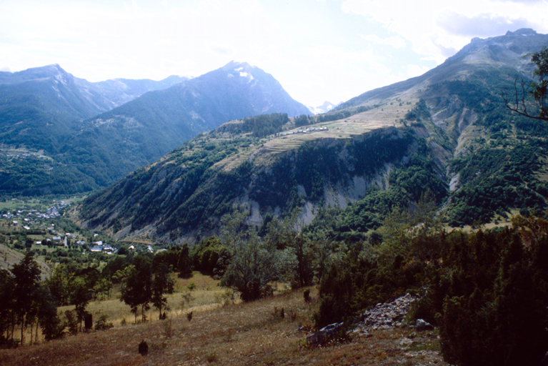 Vue prise de Pelvoux.