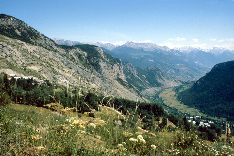 La vallée : vue prise des Aujards.