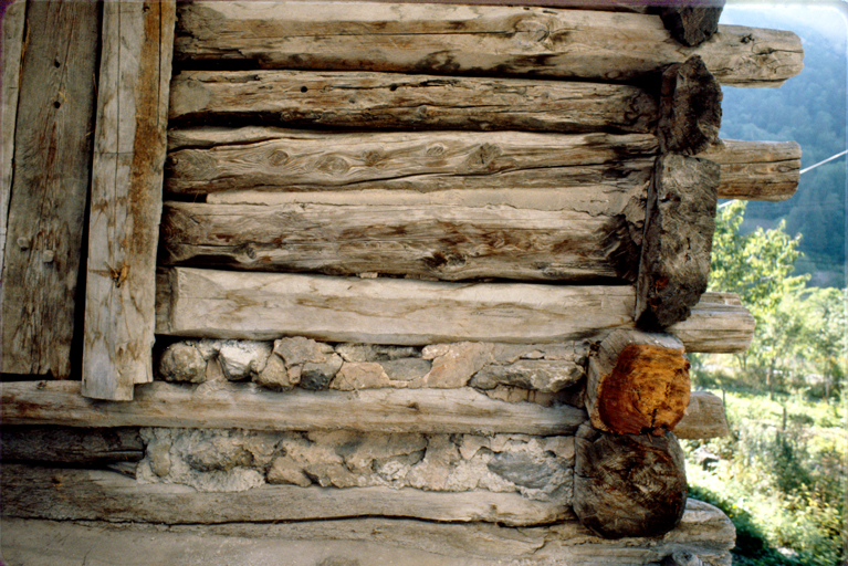 Le Sarret. Détail de l'empilage.