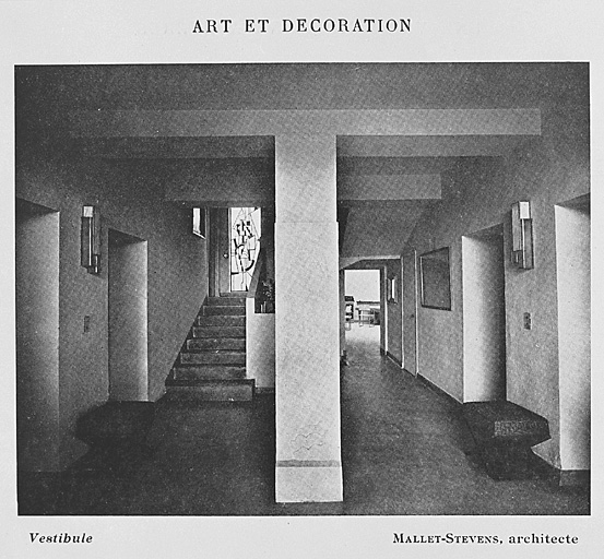 Logis initial. Rez-de-chaussée. Le vestibule pris de l'entrée.