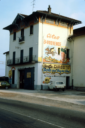 Vue prise de l'ouest.