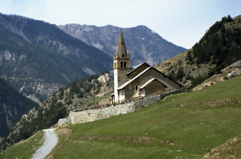 Vue d'ensemble prise du sud-est.