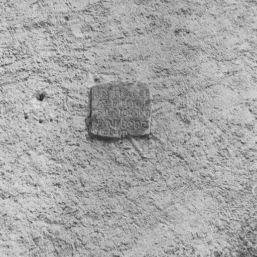 Le Casset. Parcelle 1168. Inscription gravée sur une pierre de la façade sud.