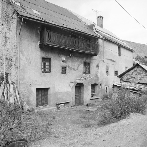 Le Casset. Parcelles 1275 et 1278. Vue d'ensemble des façades sud..