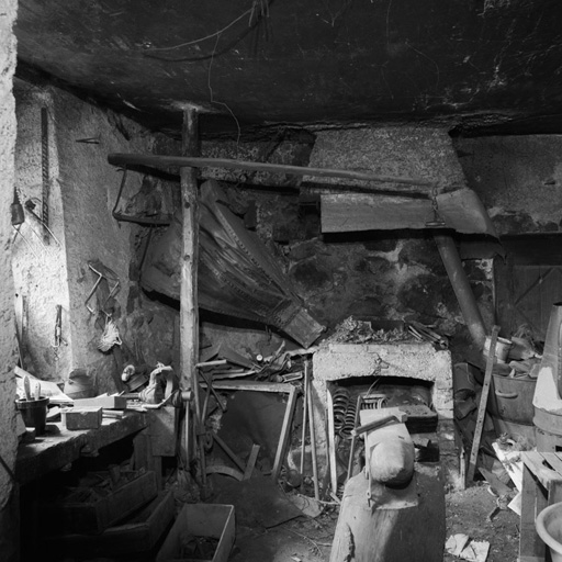 Le Casset. Parcelle 1267. Pièce du rez-de-chaussée, servant de forge.