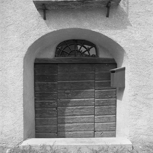 Les Guibertes. Parcelle 95. Porte d'entrée.
