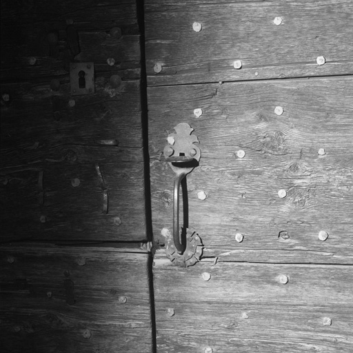 Les Guibertes. Parcelle 116. Poignée à poucier sur double platine découpée en fleur.