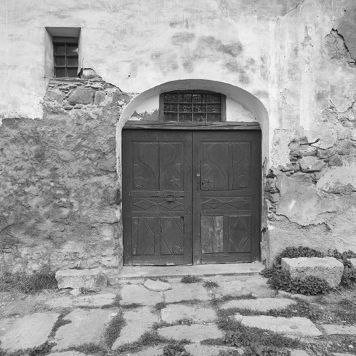 Le Lauzet. Parcelle 644. Porte d'entrée de la façade sud. Imposte datée : J.B. 1860.