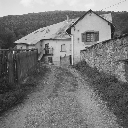 Le Freyssinet. Parcelle 15. Vue d'ensemble de la façade sud.