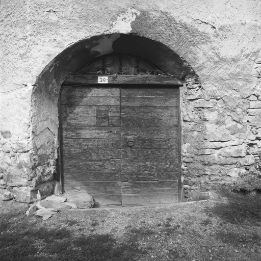 Chef-lieu. Parcelle 150. Façade est. Imposte datée P.S. 1815.