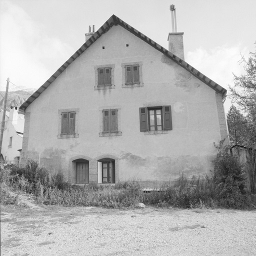 Chef-lieu. Parcelle 152. Façade.