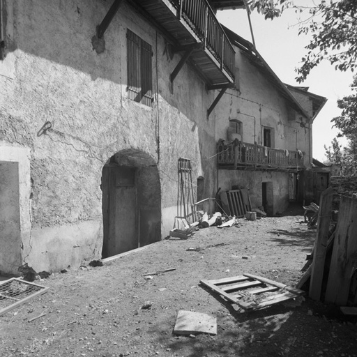 Chef-lieu. Parcelle 219. Façade sud-ouest.