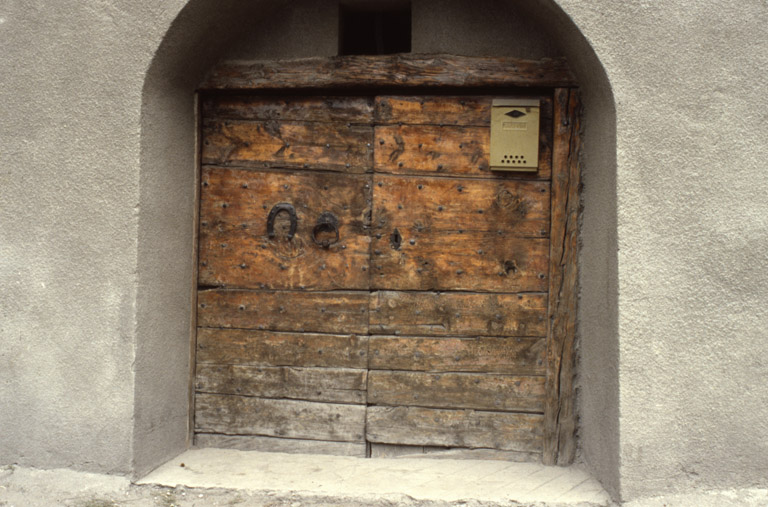 Le Serre-Barbin. Parcelle 122. Menuiserie de la porte d'entrée.