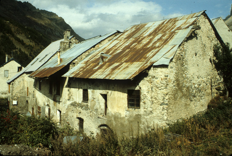 Le Lauzet. Parcelles 644, 643. Vue d'ensemble prise du sud-est.