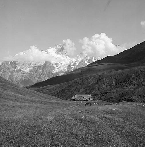 Chalets d'estive de la Grande Buffe. Vue prise du nord.